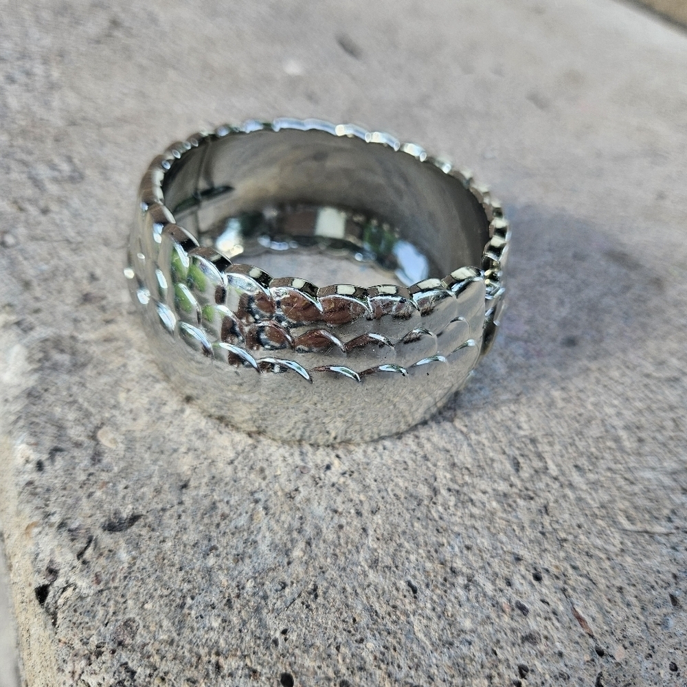 Silver Textured Bangle Bracelet Plastic Women's Costume Jewelry